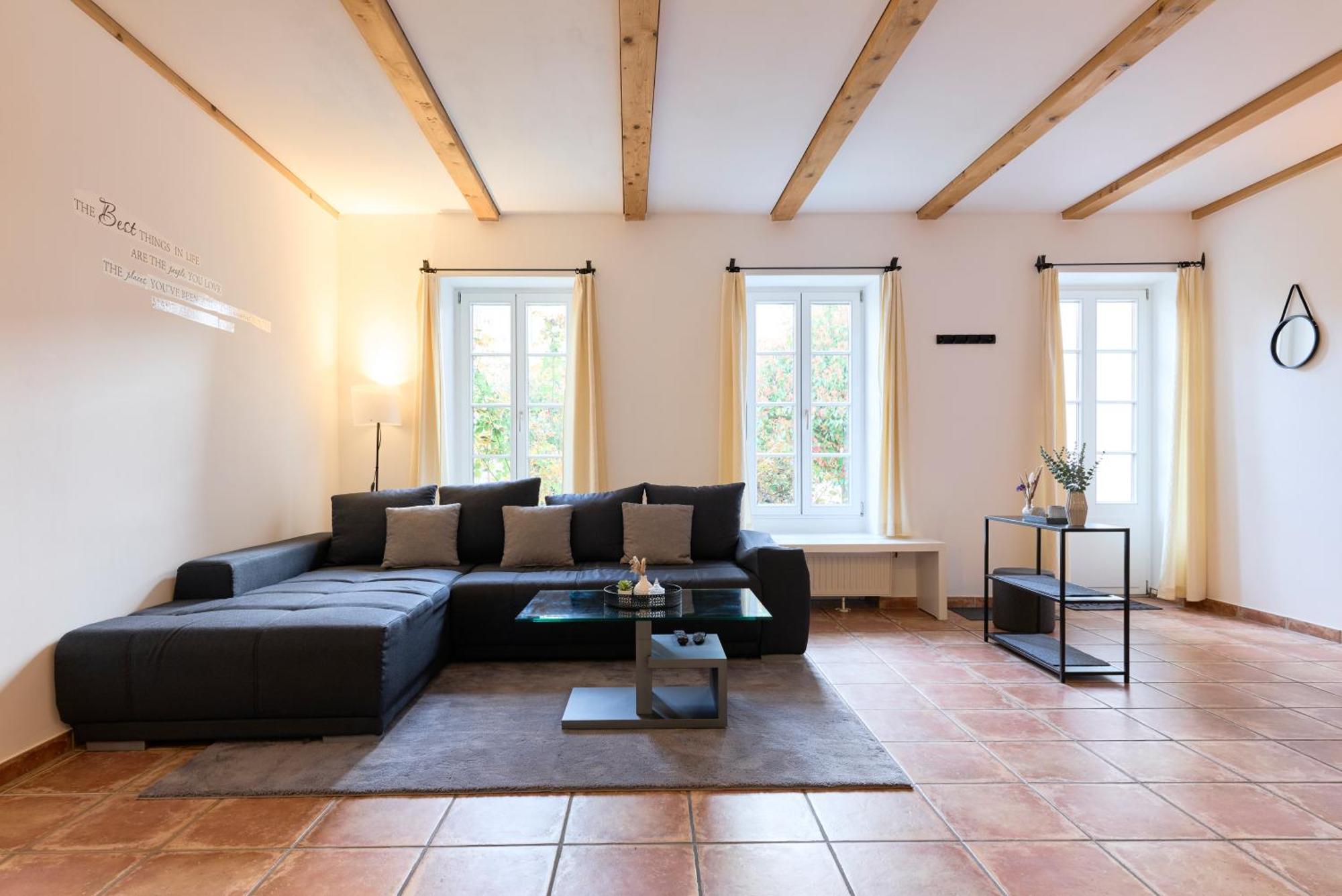 Apartment Stilvolle Gartenterrassenwohnung Mitten In